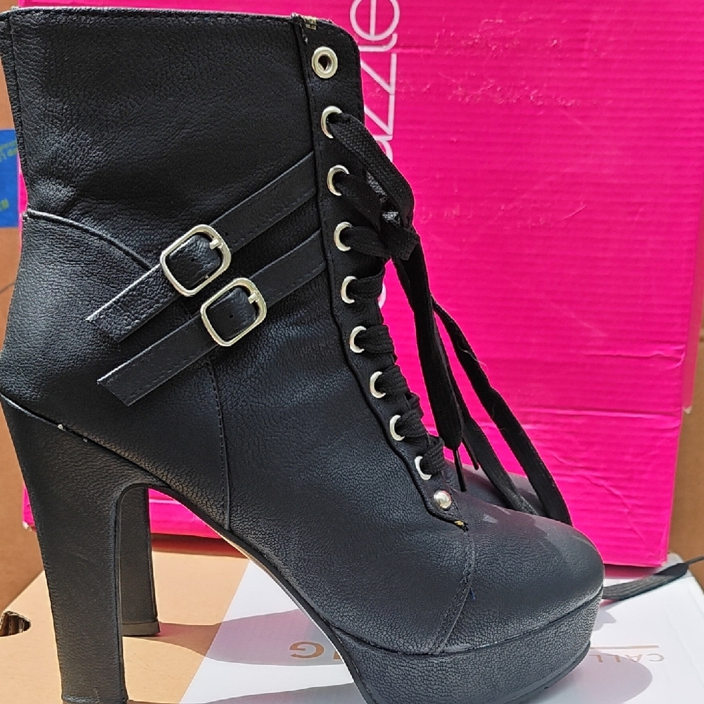 Shoe Dazzle Black Lace Up Boots with Chunky Heel